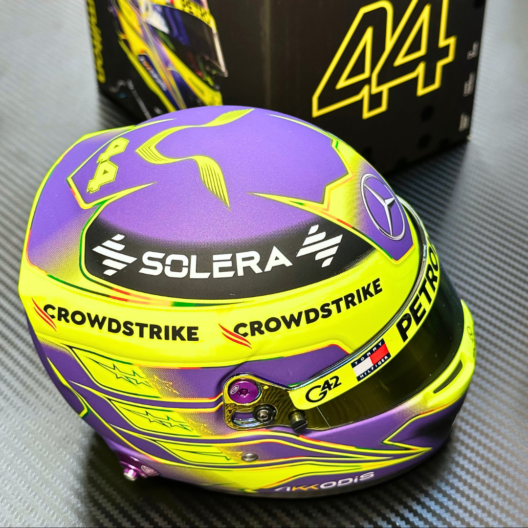 Bell 1:2 Mercedes-AMG F1 2024 Lewis Hamilton Helmet