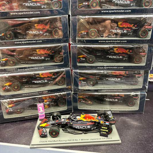 Spark 1:43 Red Bull Racing 2022 RB18 Max Verstappen Japanese GP World Champion Edition