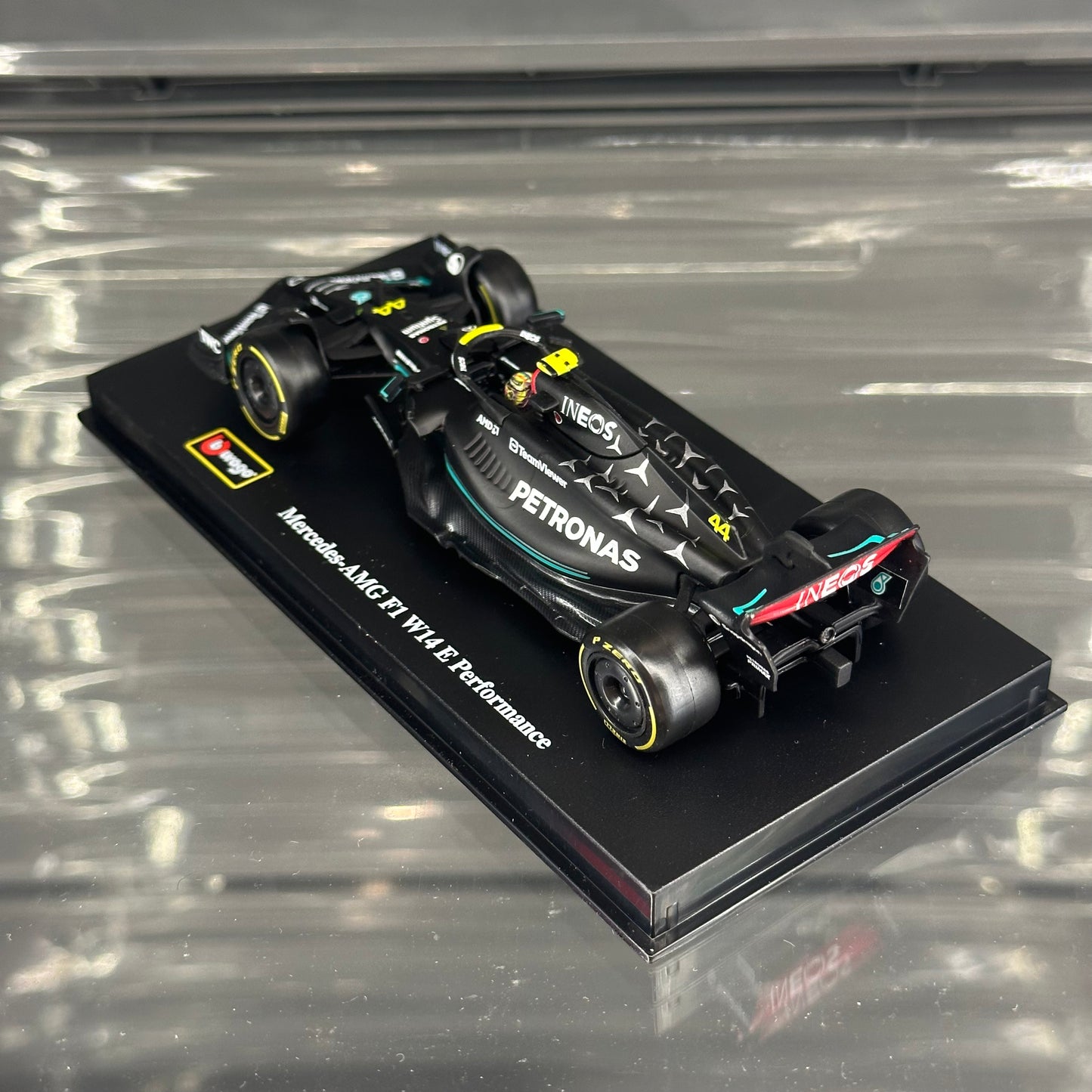 Bburago Mercedes-AMG Petronas W14 Performance (2023) with Driver's Helmet & Showcase 1:43