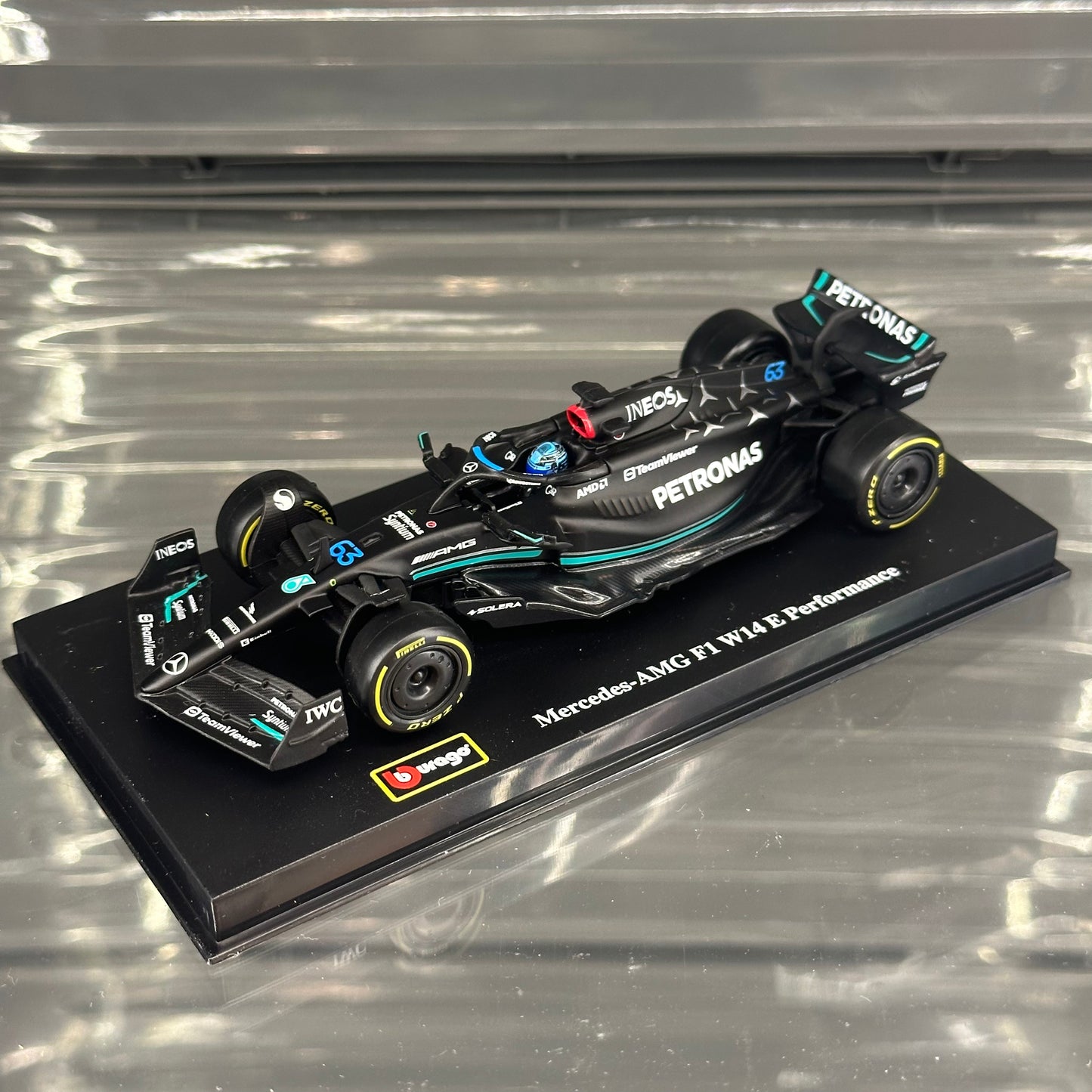 Bburago Mercedes-AMG Petronas W14 Performance (2023) with Driver's Helmet & Showcase 1:43