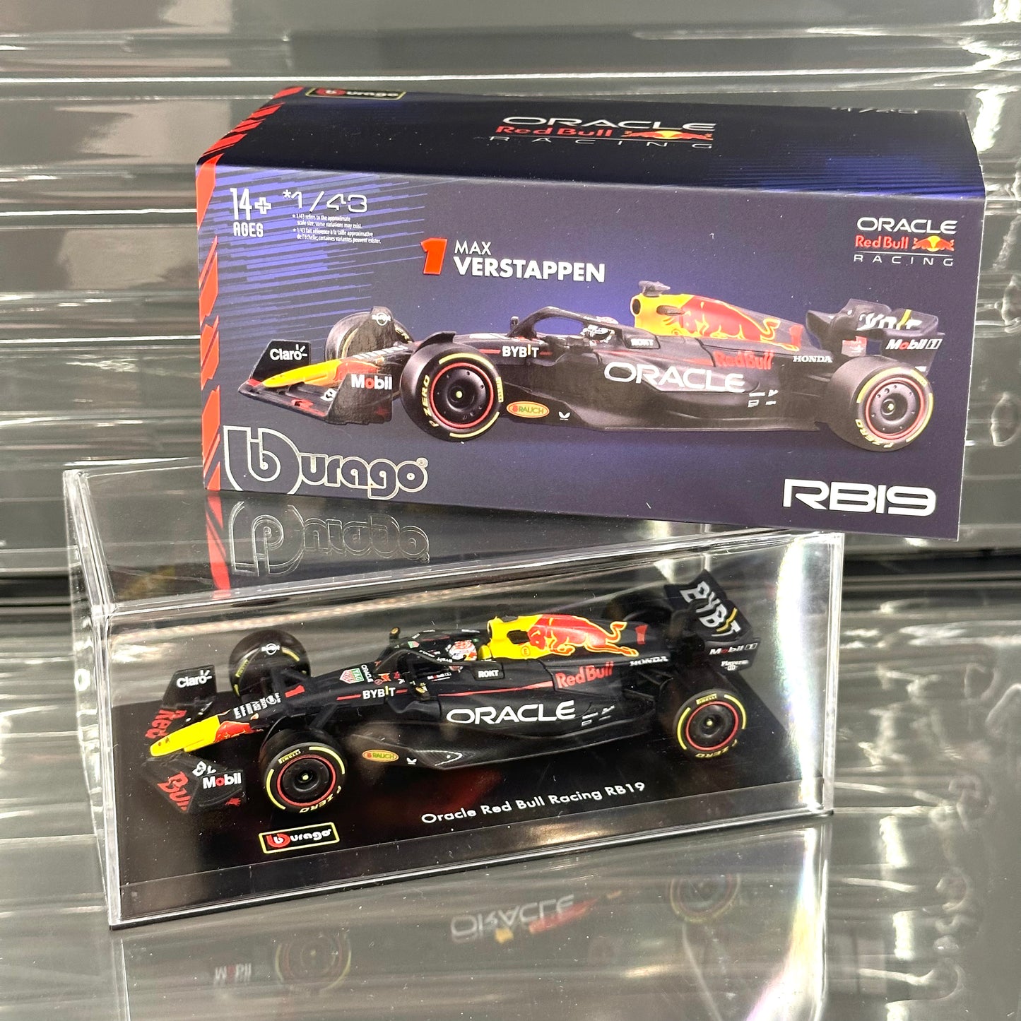 Bburago Oracle Red Bull Racing RB19 (2023) with Driver's Helmet & Showcase 1:43