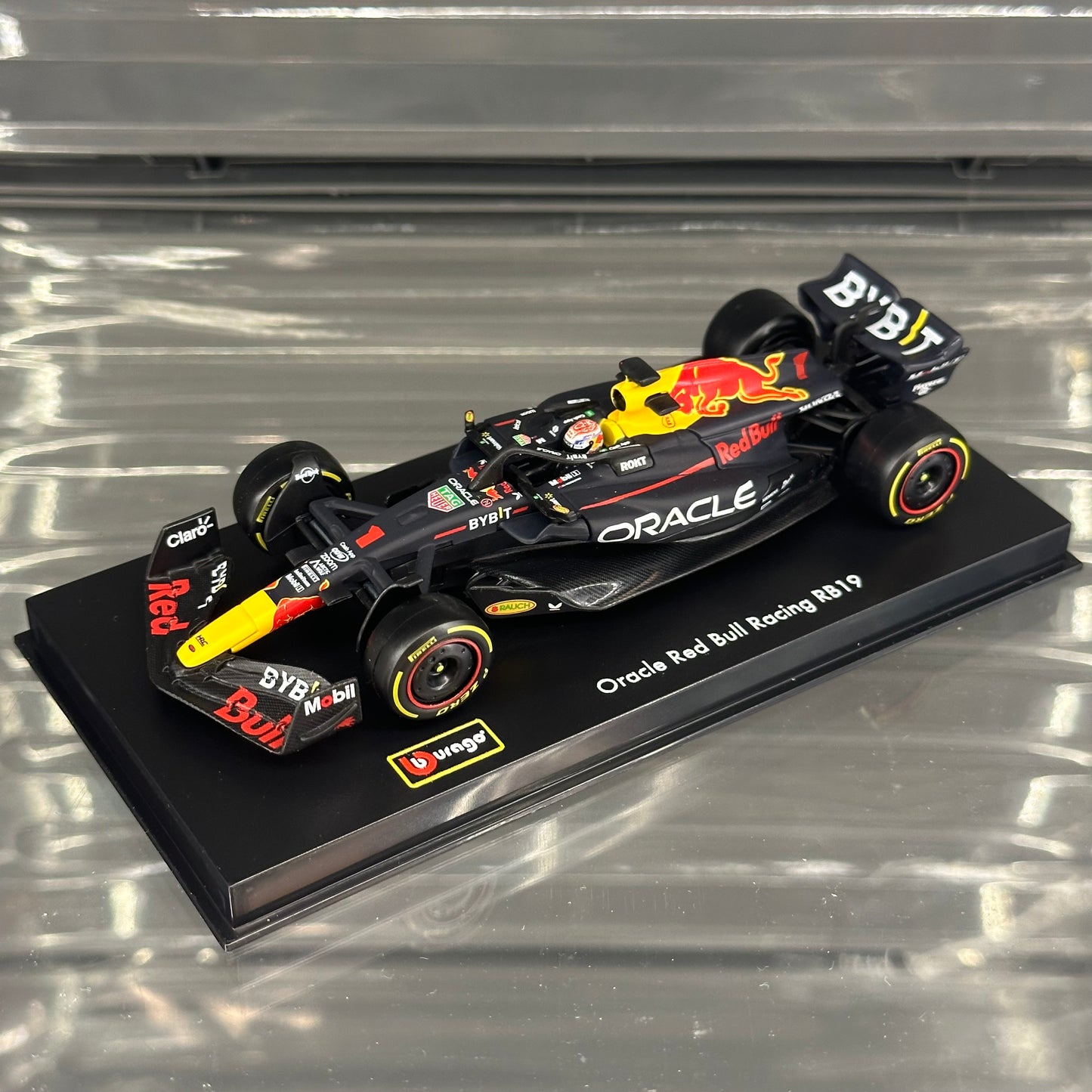Bburago Oracle Red Bull Racing RB19 (2023) with Driver's Helmet & Showcase 1:43