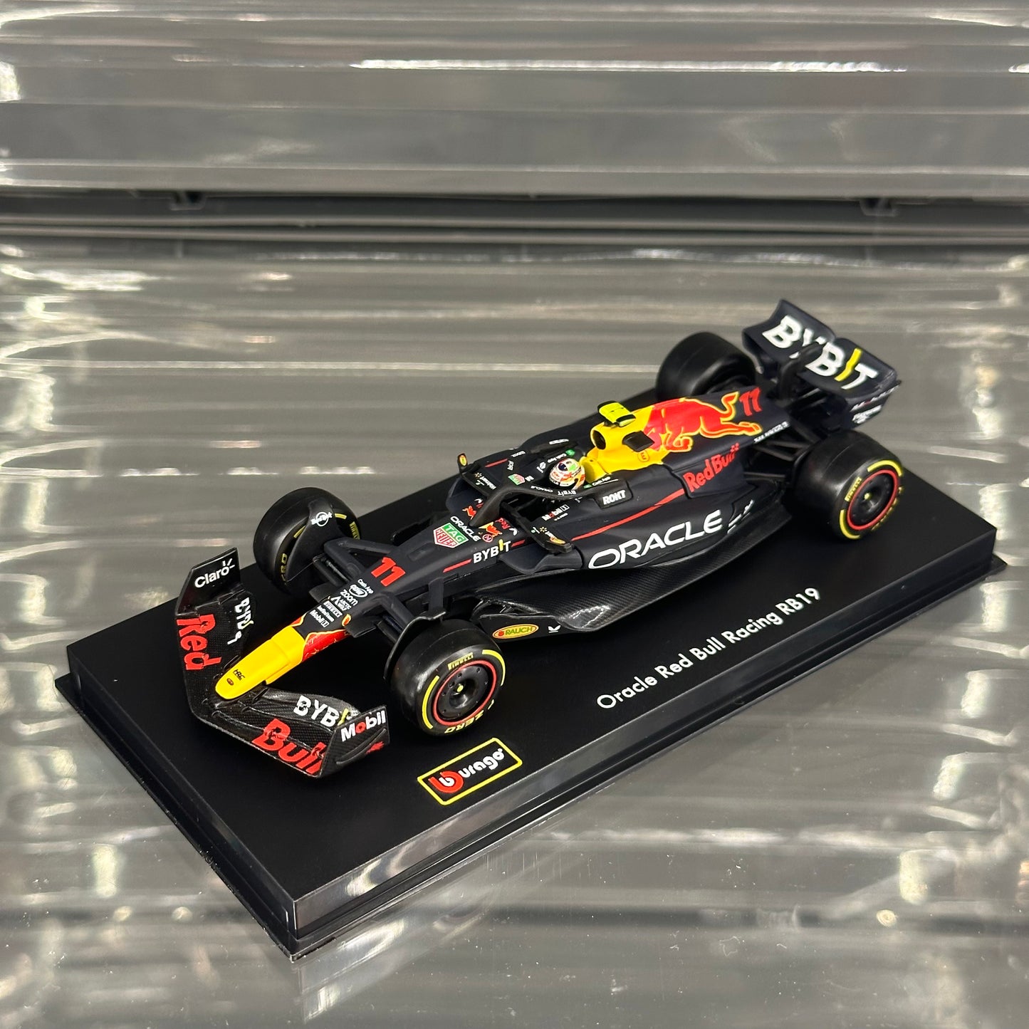 Bburago Oracle Red Bull Racing RB19 (2023) with Driver's Helmet & Showcase 1:43
