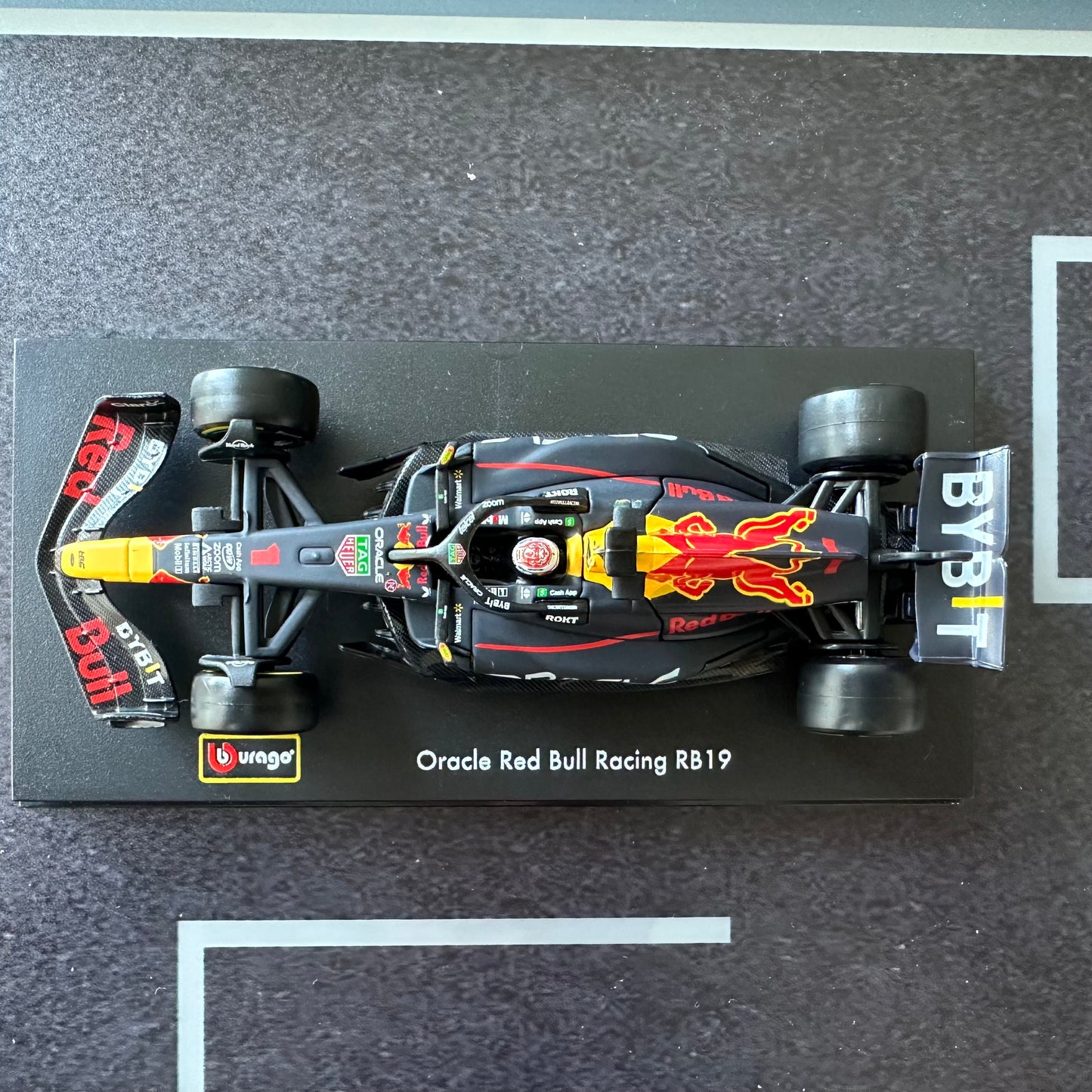 Bburago Oracle Red Bull Racing RB19 (2023) with Driver's Helmet & Showcase 1:43