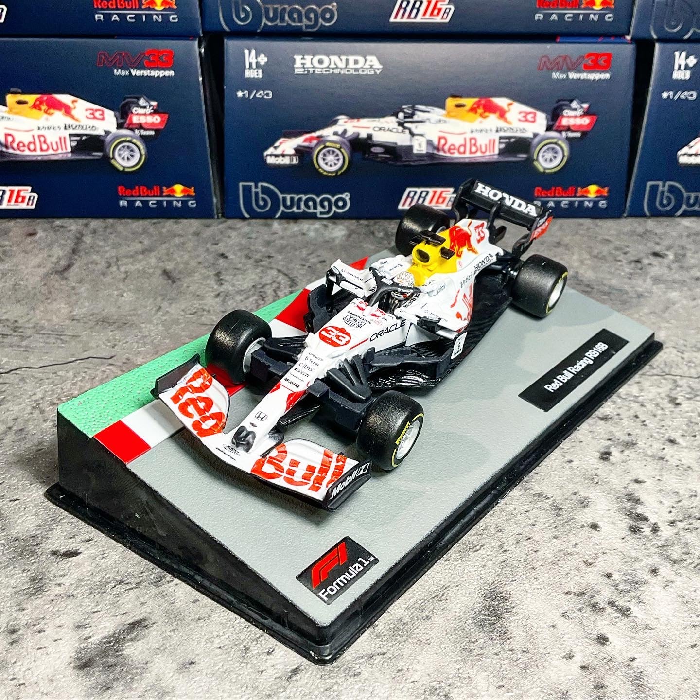 Red Bull Racing - RB16B Turkish GP Special Livery (2021) 1:43 with Driver's Helmet | Showcase