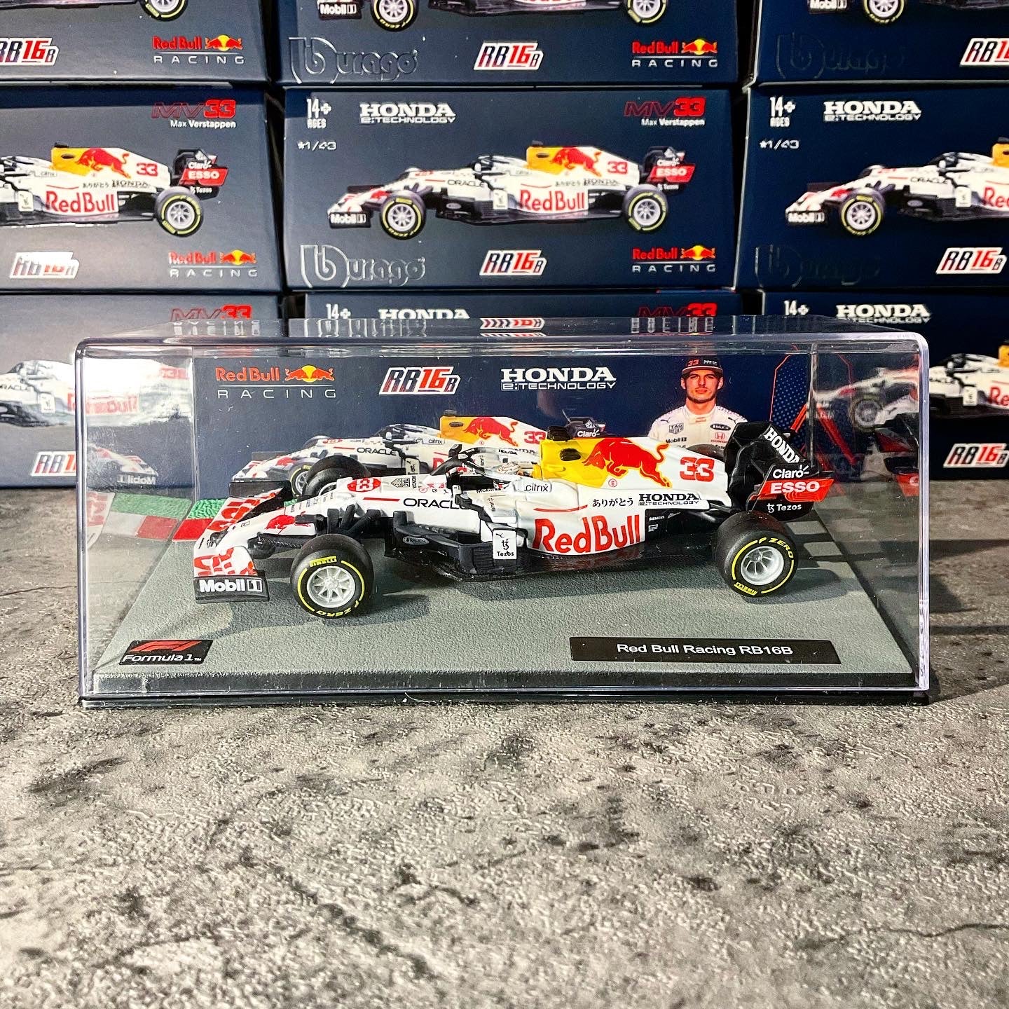 Red Bull Racing - RB16B Turkish GP Special Livery (2021) 1:43 with Driver's Helmet | Showcase