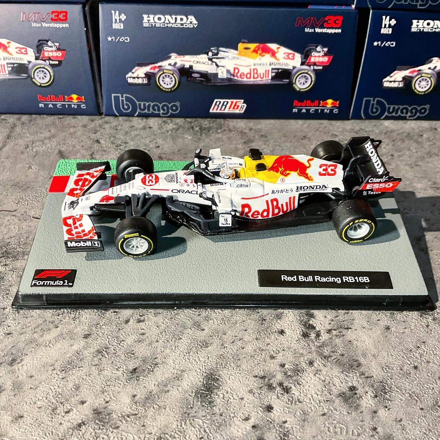 Red Bull Racing - RB16B Turkish GP Special Livery (2021) 1:43 with Driver's Helmet | Showcase