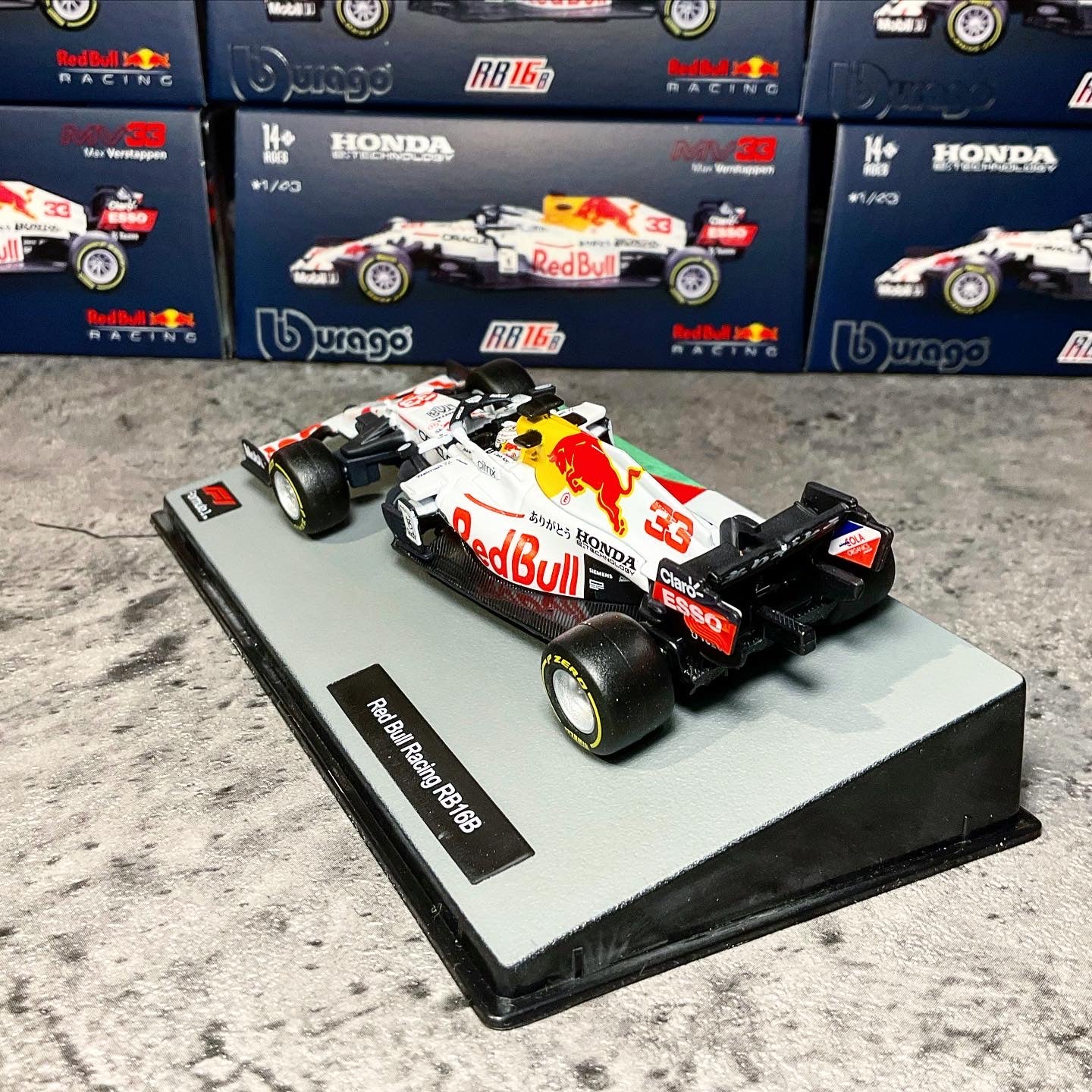 Red Bull Racing - RB16B Turkish GP Special Livery (2021) 1:43 with Driver's Helmet | Showcase