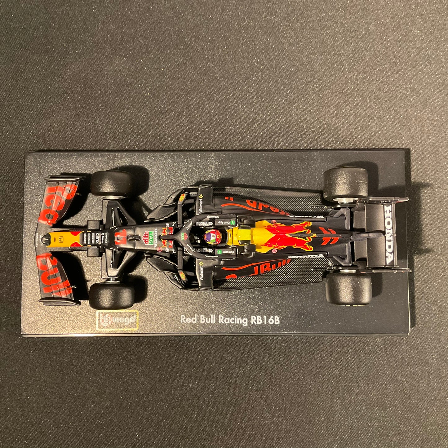 Red Bull Racing - RB16B (2021) 1:43 with Driver's Helmet | Showcase