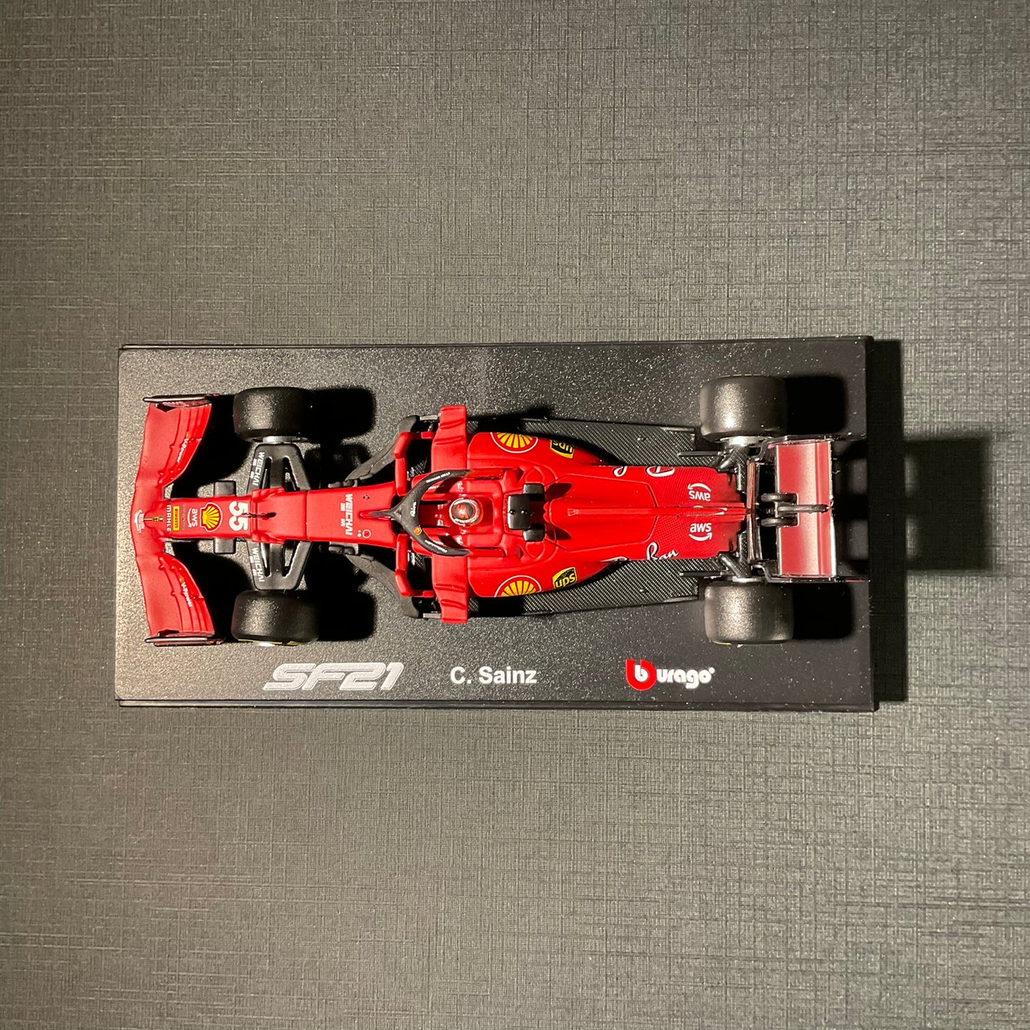 Scuderia Ferrari - SF21(2021) 1:43 with Driver’s Helmet | Showcase