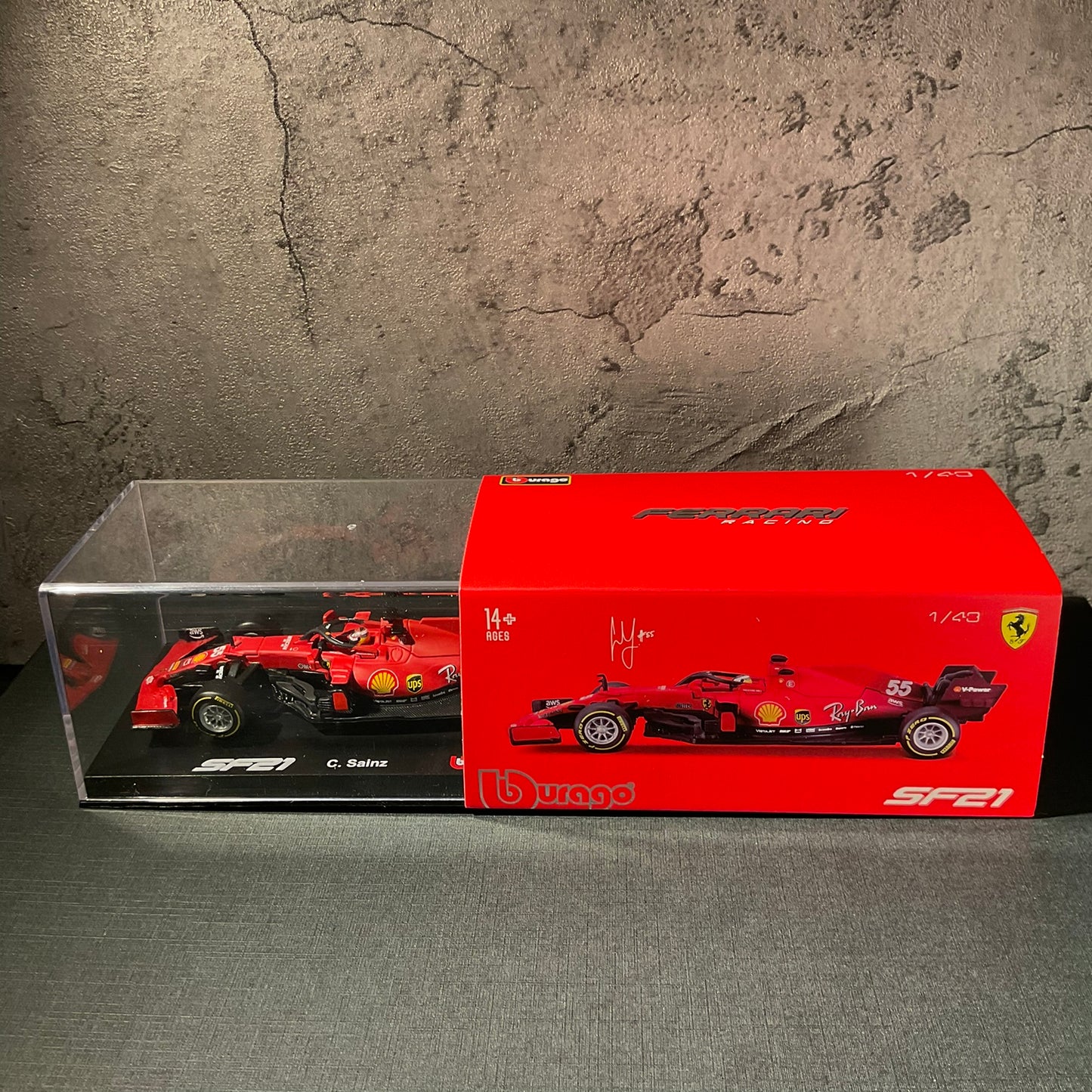 Scuderia Ferrari - SF21(2021) 1:43 with Driver’s Helmet | Showcase