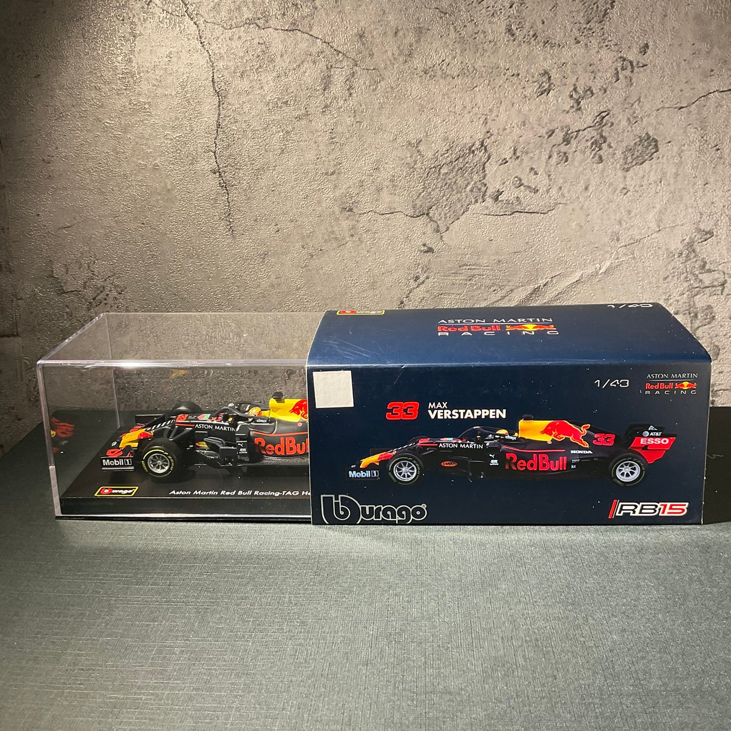 Red Bull Racing - RB15 (2019) 1:43 with Driver’s Helmet | Showcase