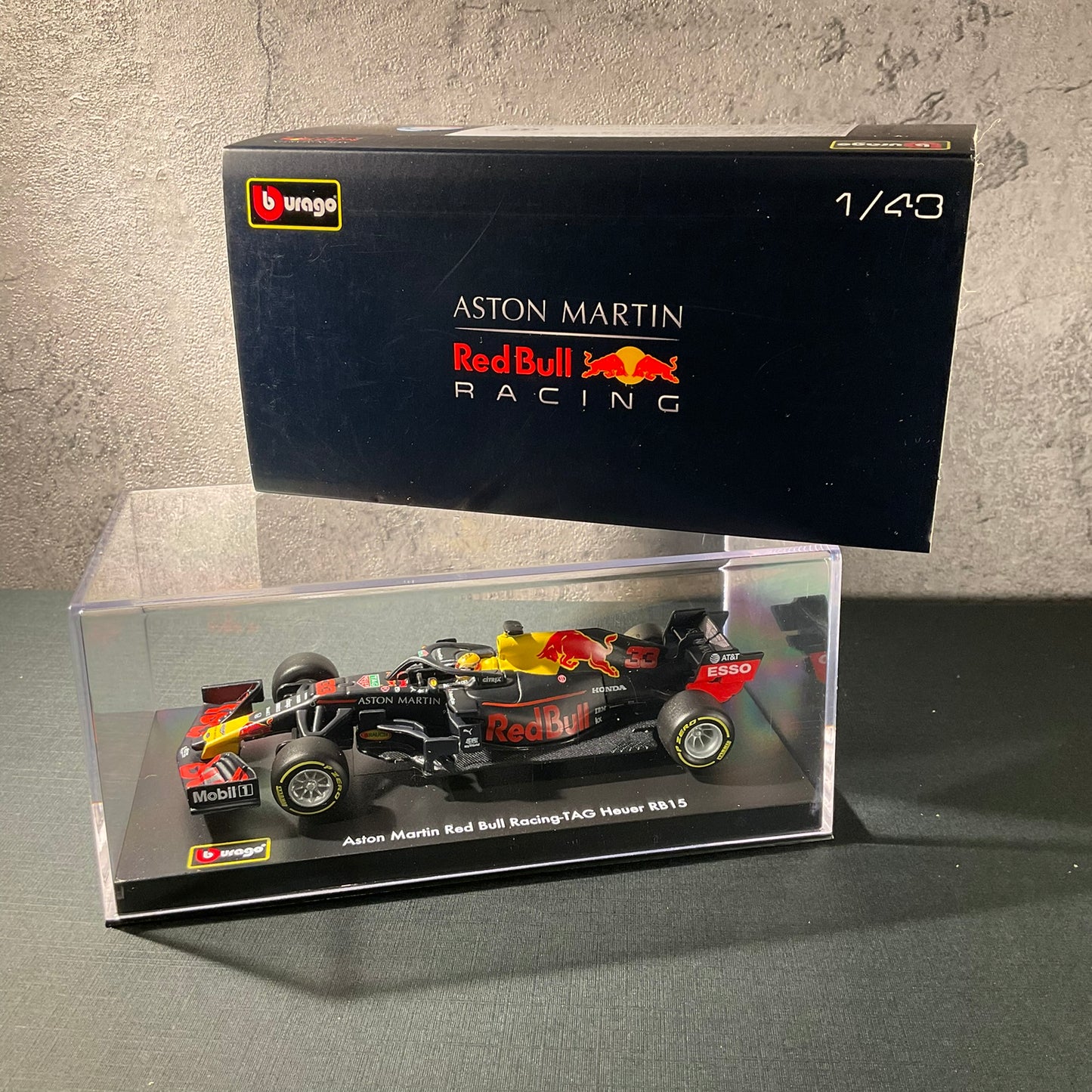 Red Bull Racing - RB15 (2019) 1:43 with Driver’s Helmet | Showcase