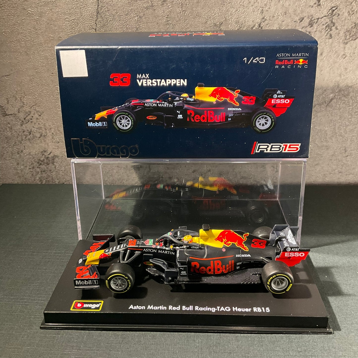 Red Bull Racing - RB15 (2019) 1:43 with Driver’s Helmet | Showcase