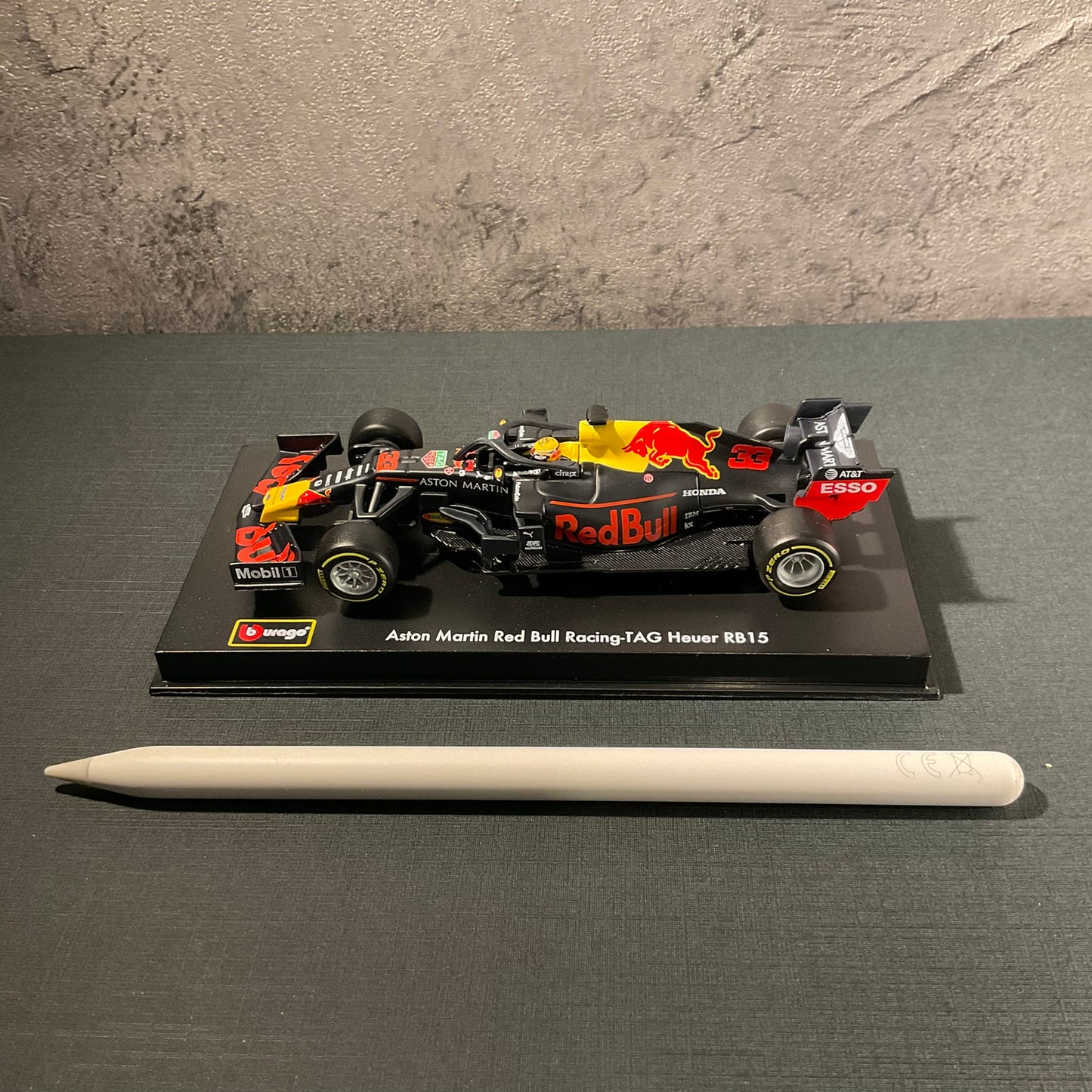 Red Bull Racing - RB15 (2019) 1:43 with Driver’s Helmet | Showcase