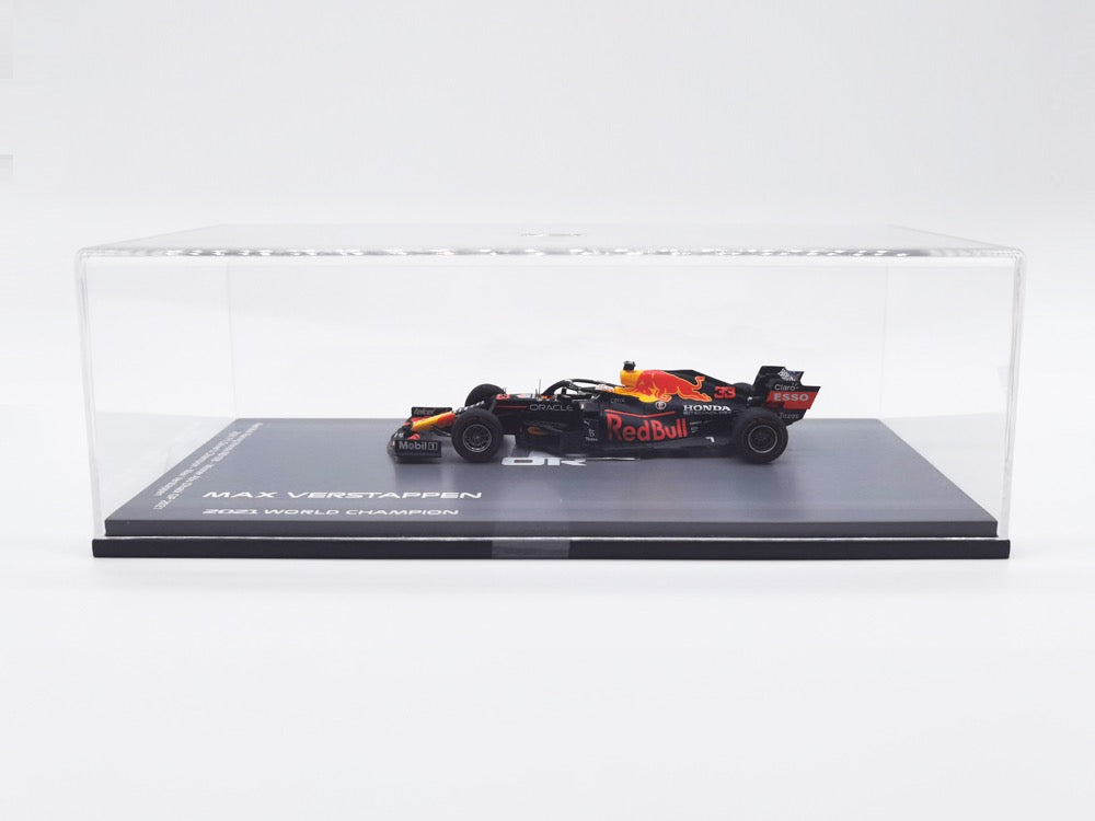 Spark 1:43 (2021) Red Bull Racing RB16B Max Verstappen World Champion Abu Dhabi GP with Pit Board and Stand