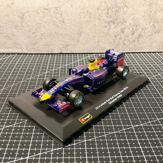 Red Bull Racing - RB10 (2014) 1:32 with Driver's Helmet | Showcase