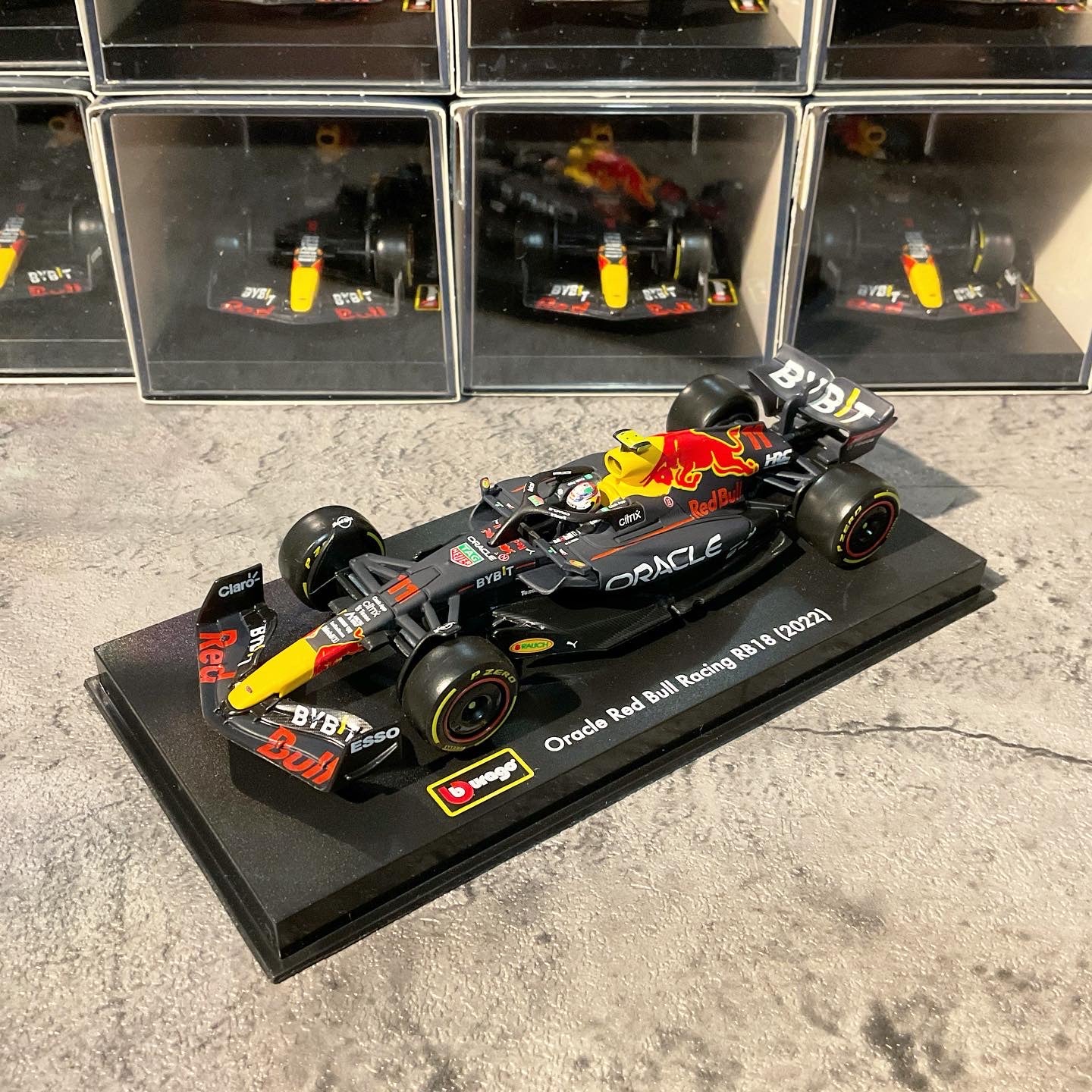 Red Bull Racing - RB18 (2022) 1:43 with Driver’s Helmet & Showcase