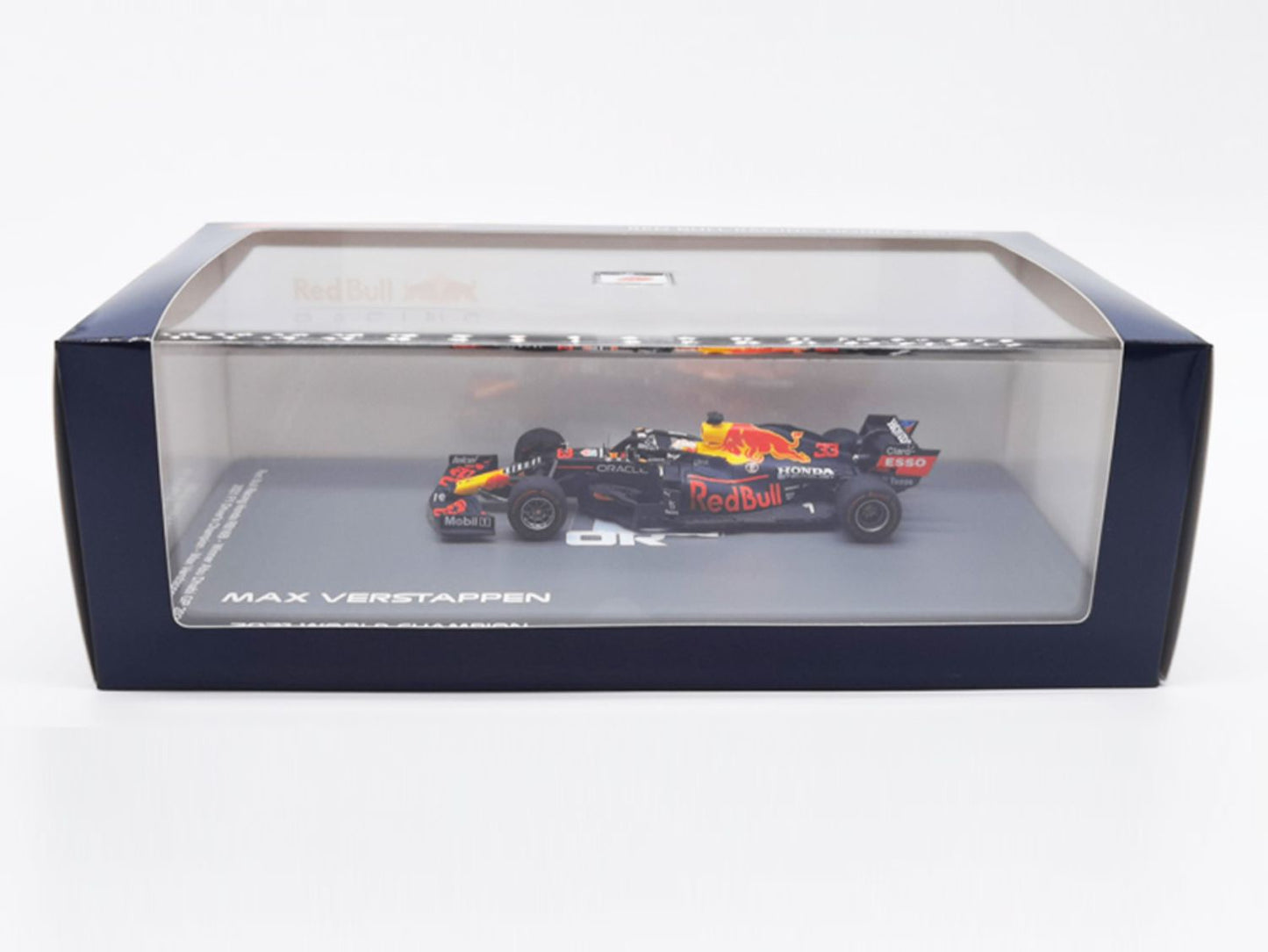 Spark 1:43 (2021) Red Bull Racing RB16B Max Verstappen World Champion Abu Dhabi GP with Pit Board and Stand