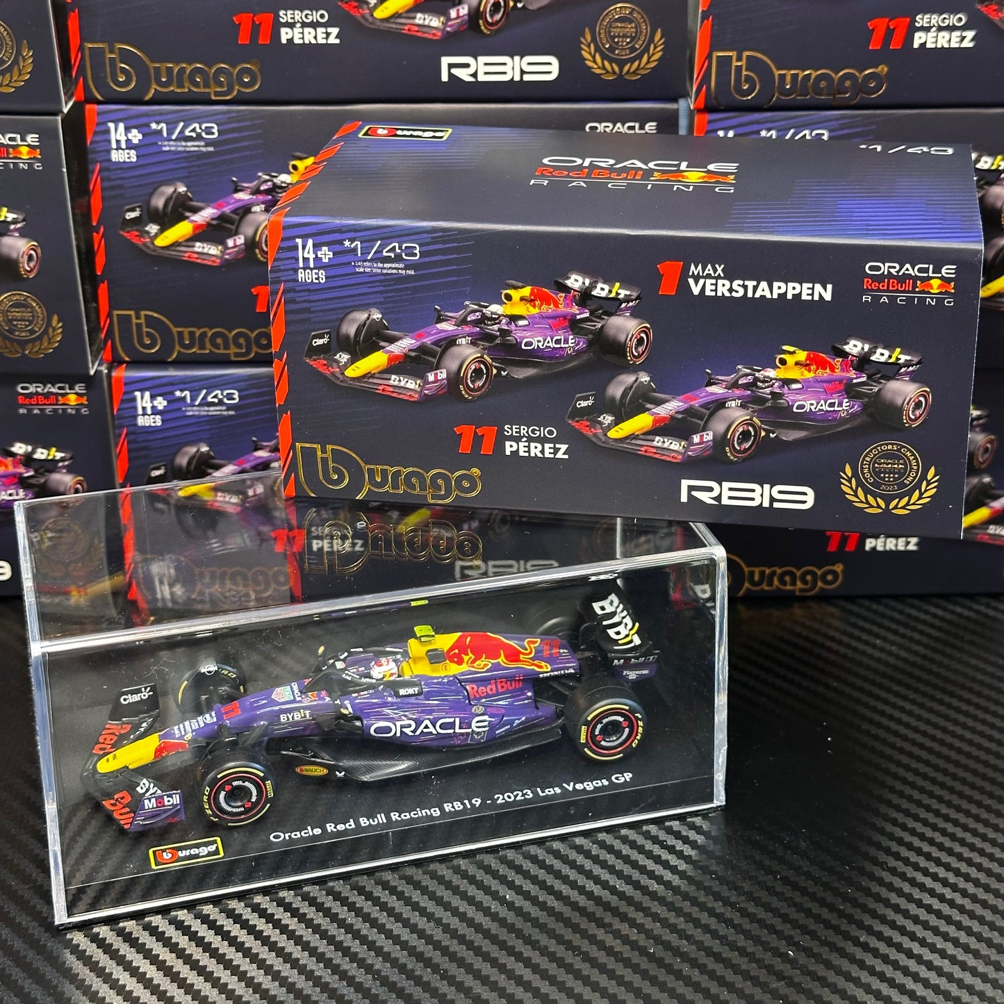 [IN STOCK] Bburago Red Bull Racing (2023) RB19 Las Vegas GP with Driver's Helmet & Showcase 1:43