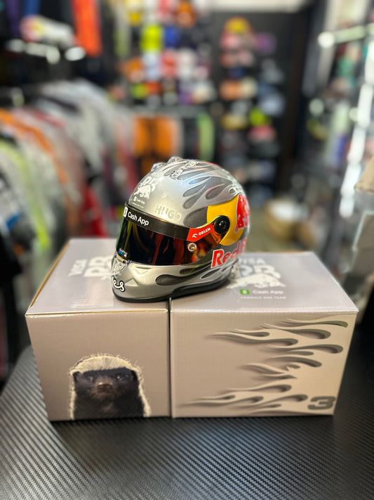 [IN STOCK] VisaCashApp RB 2024 Daniel Ricciardo Season Helmet 1:2