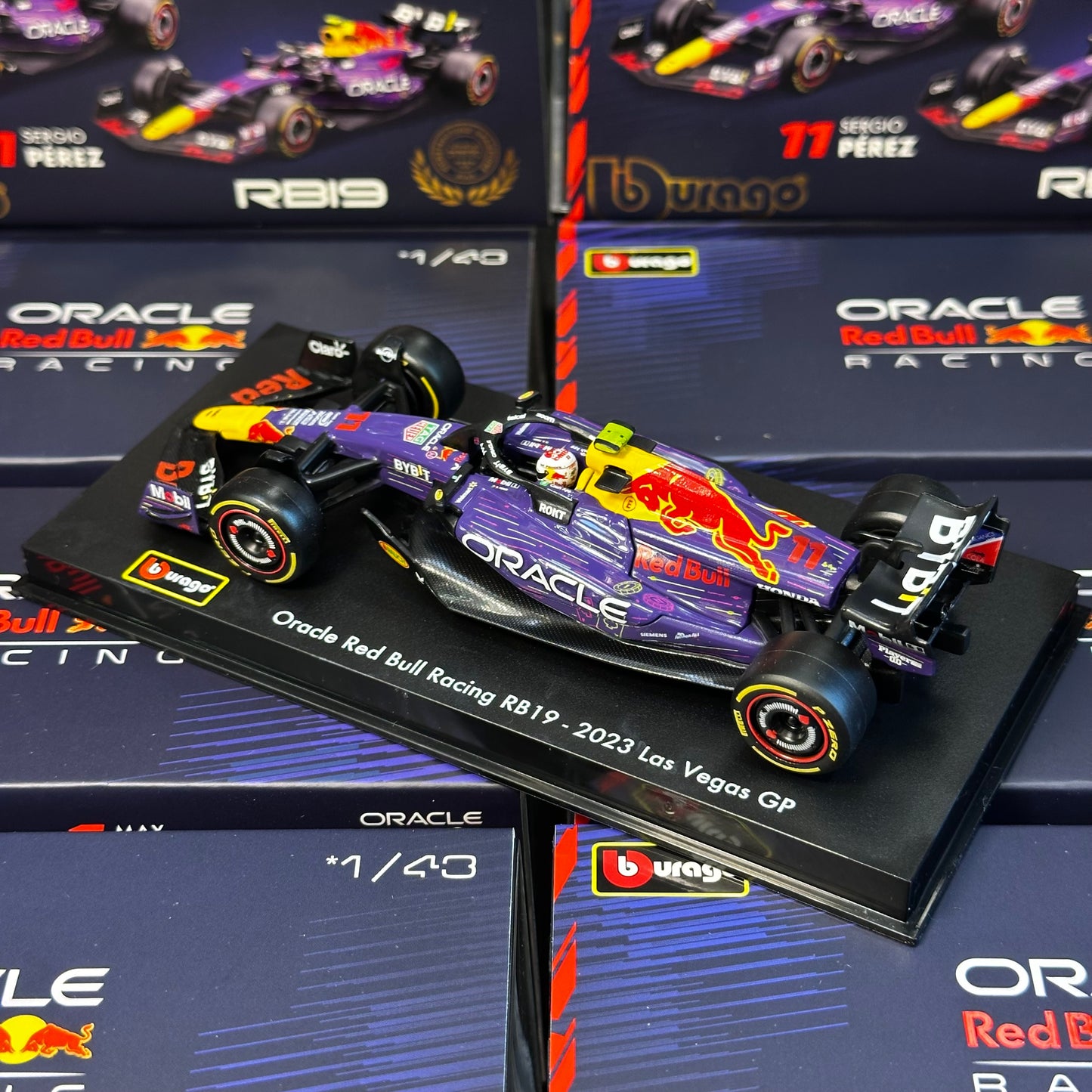 [IN STOCK] Bburago Red Bull Racing (2023) RB19 Las Vegas GP with Driver's Helmet & Showcase 1:43