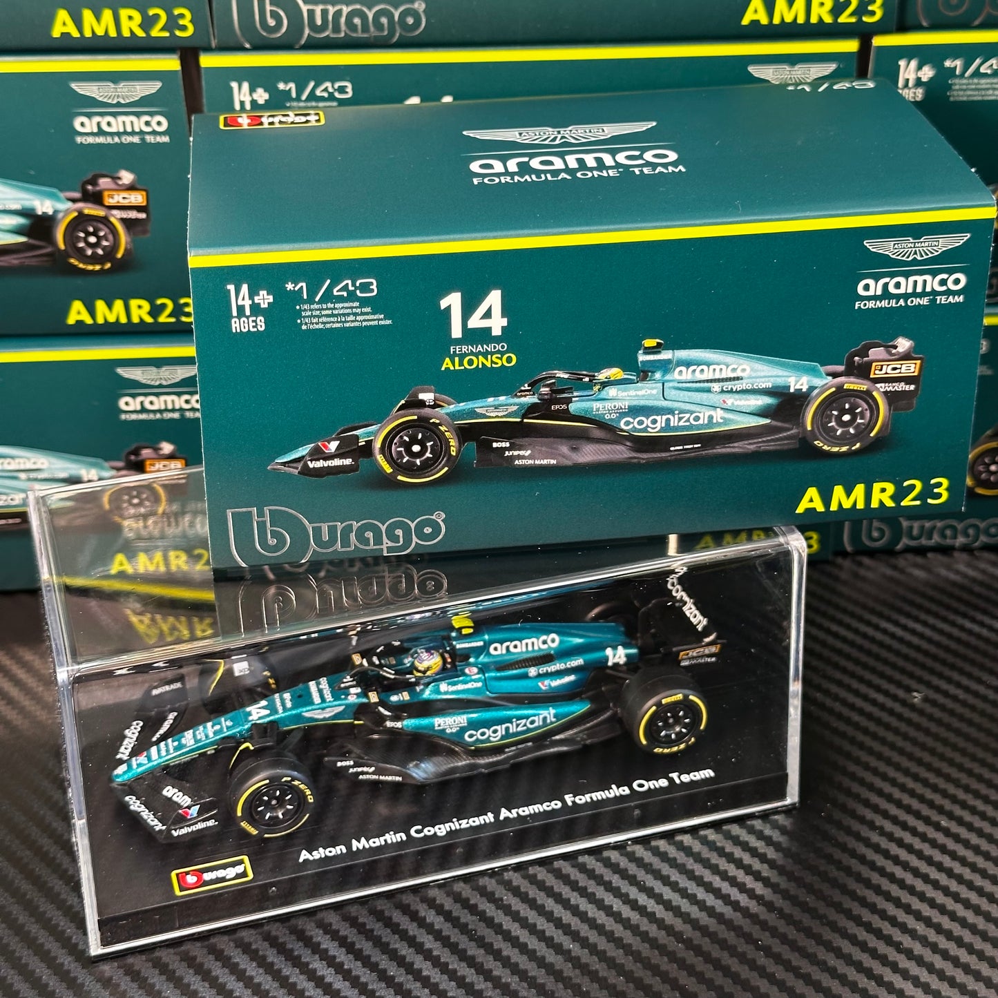 [IN STOCK] Bburago Aston Martin F1 AMR23 (2023) with Driver's Helmet & Showcase 1:43