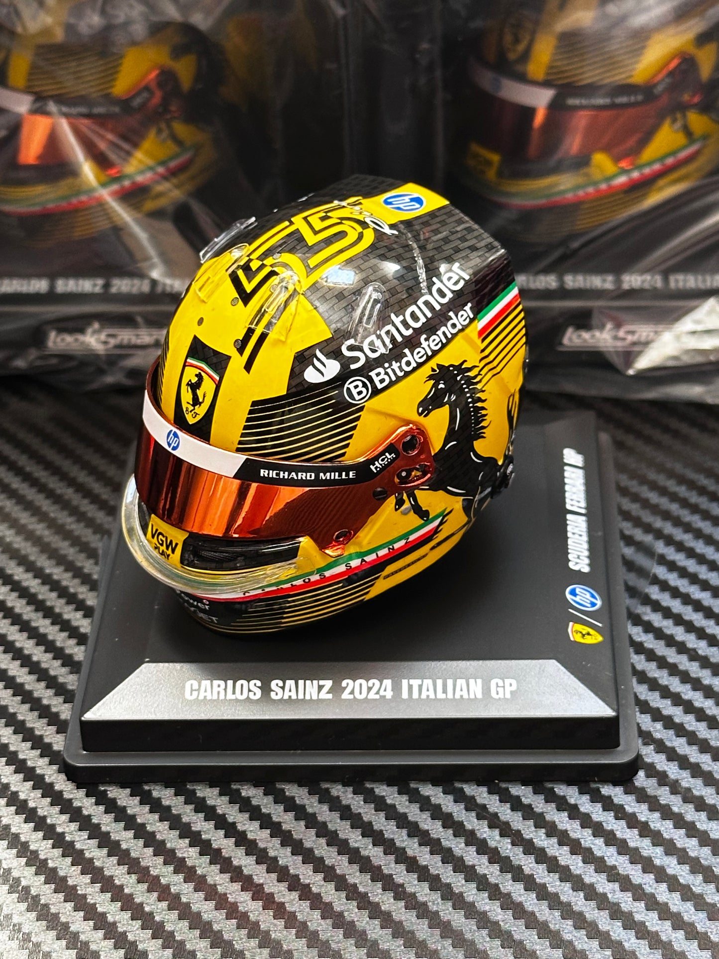 [In-Stock] Looksmart 1:5 Scuderia Ferrari 2024 Carlos Sainz Monza GP Helmet