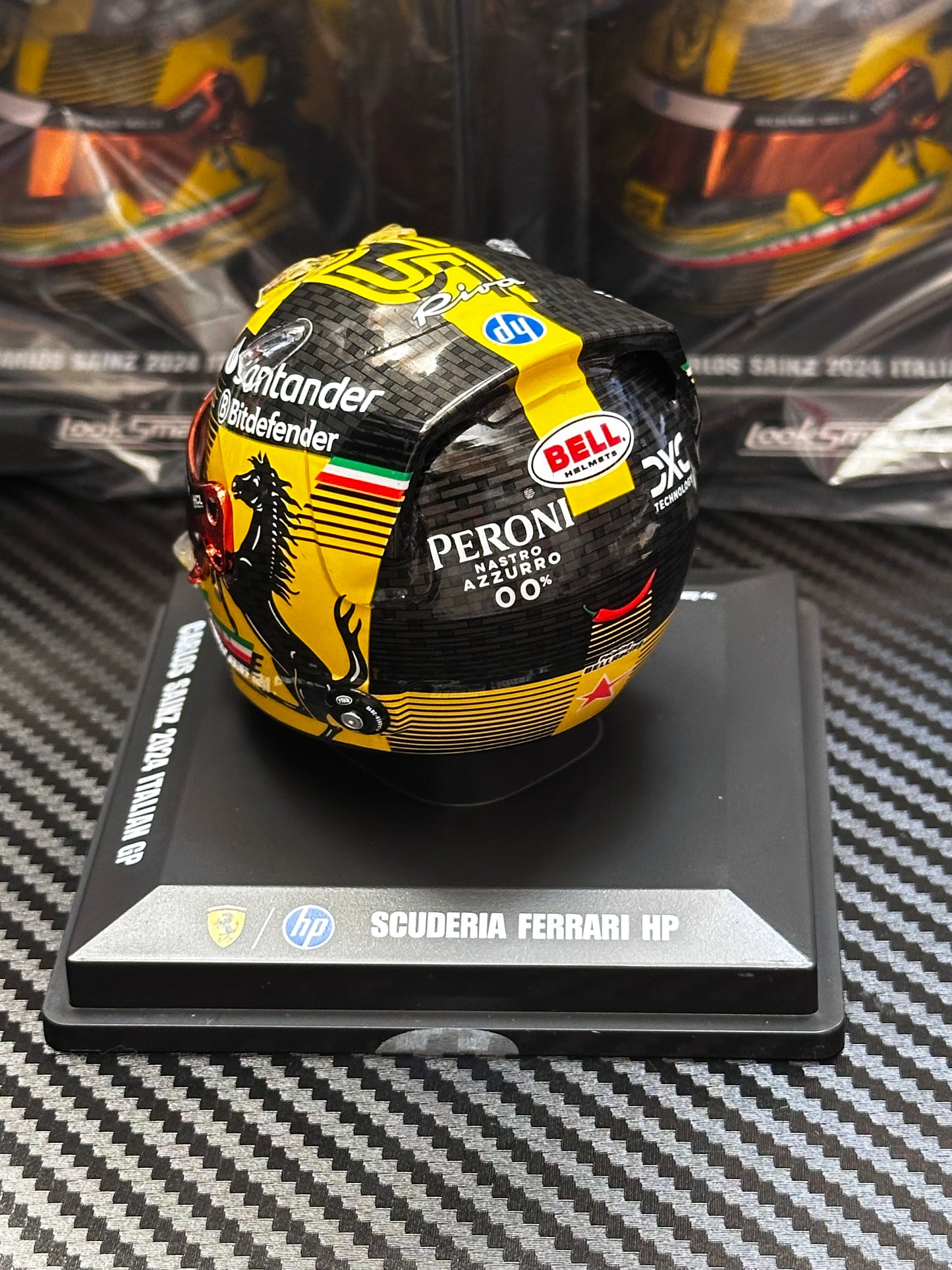 [In-Stock] Looksmart 1:5 Scuderia Ferrari 2024 Carlos Sainz Monza GP Helmet