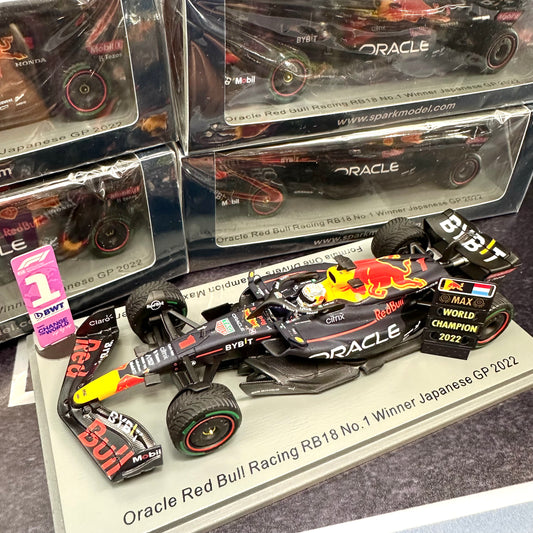 Spark 1:43 Red Bull Racing 2022 RB18 Max Verstappen Japanese GP World Champion Edition