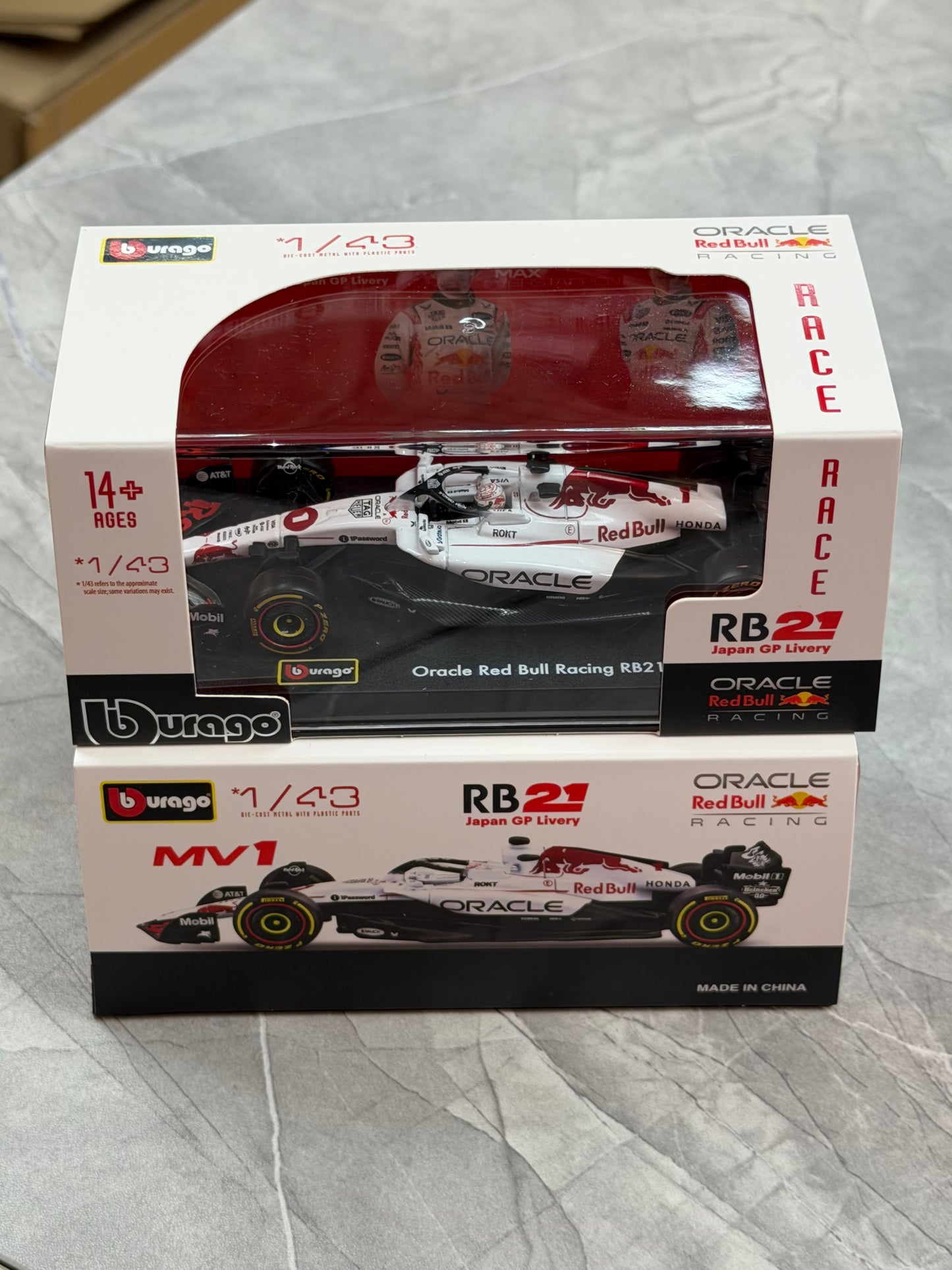 Bburago 1:43 Red Bull Racing 2025 RB21 Japanese GP with Acrylic Showcase