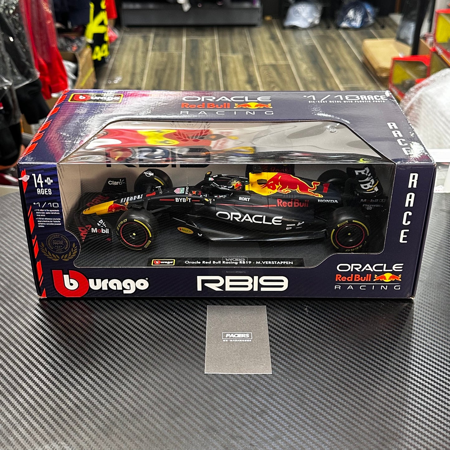 Bburago 1:18 Red Bull Racing 2023 RB19 Max Verstappen Champion Version