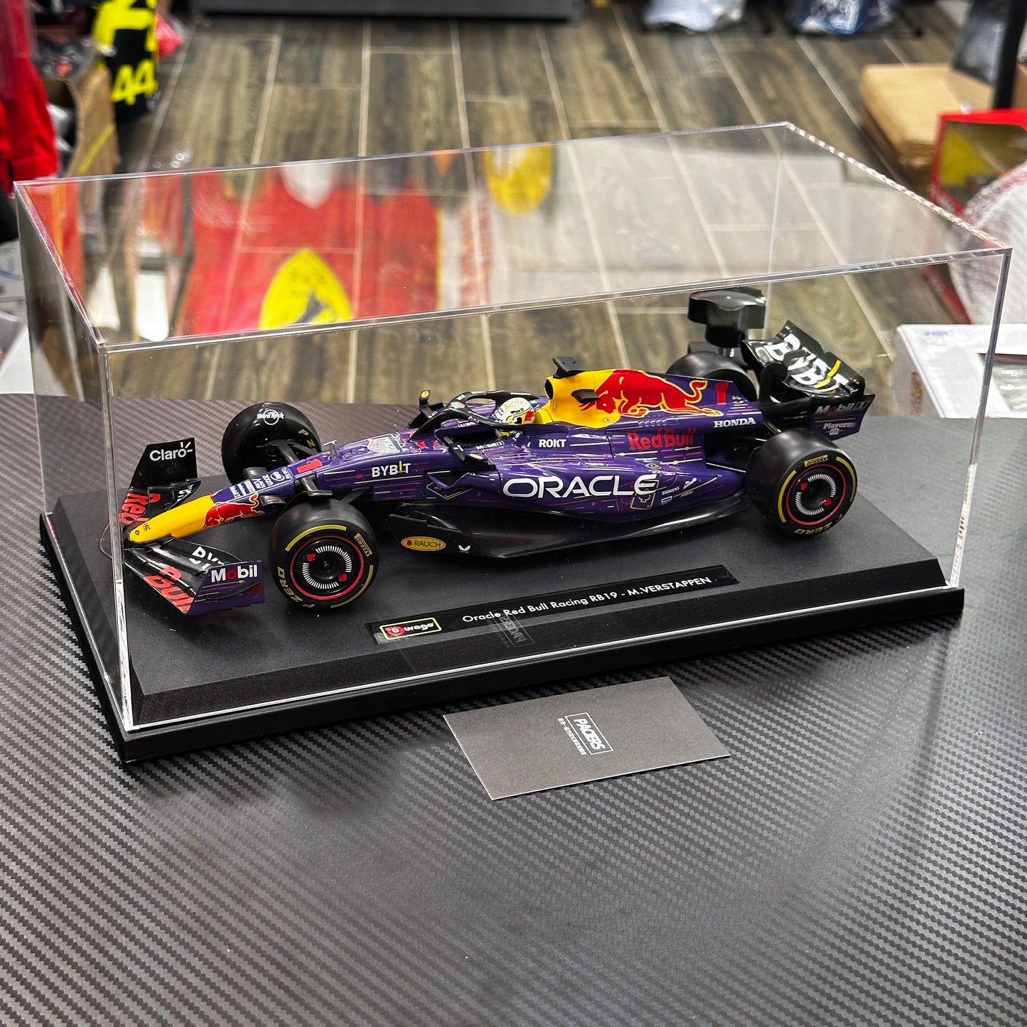 Bburago 1:18 Red Bull Racing 2023 RB19 Max Verstappen Las Vegas GP