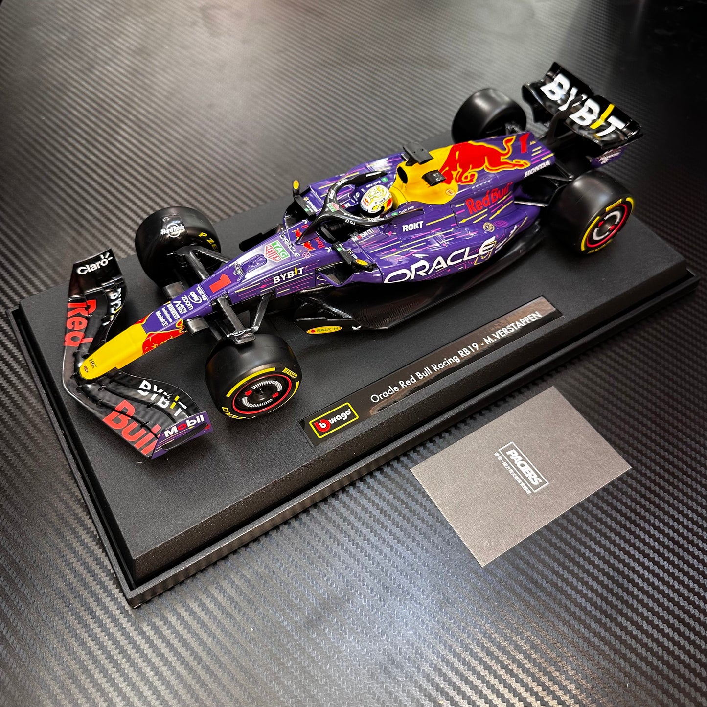 Bburago 1:18 Red Bull Racing 2023 RB19 Max Verstappen Las Vegas GP