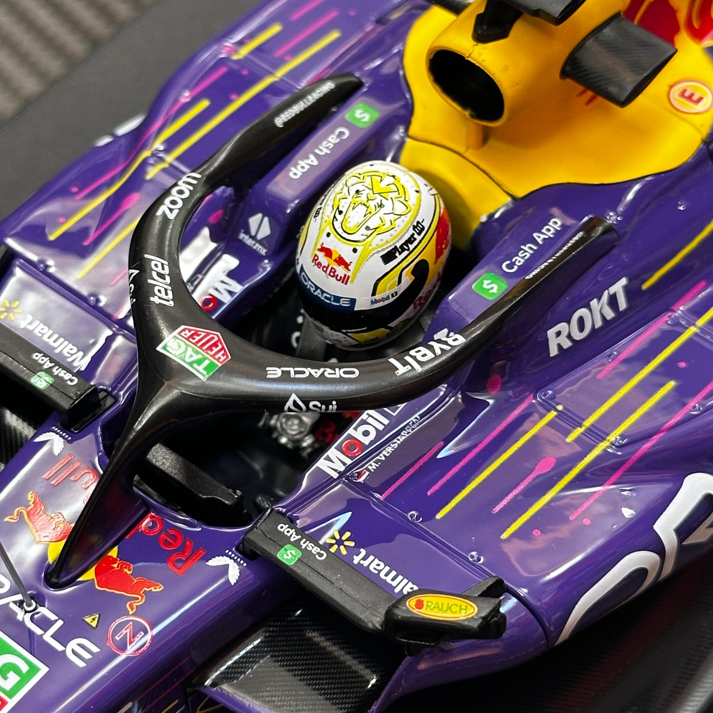 Bburago 1:18 Red Bull Racing 2023 RB19 Max Verstappen Las Vegas GP