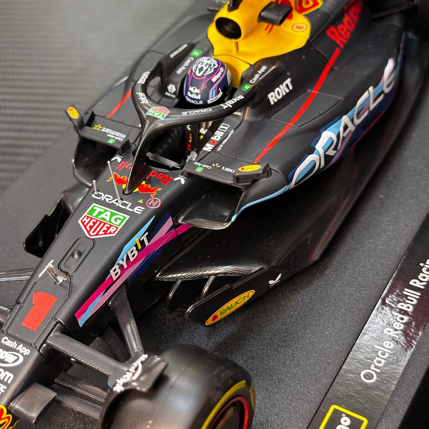 Bburago 1:18 Red Bull Racing 2023 RB19 Max Verstappen Miami GP