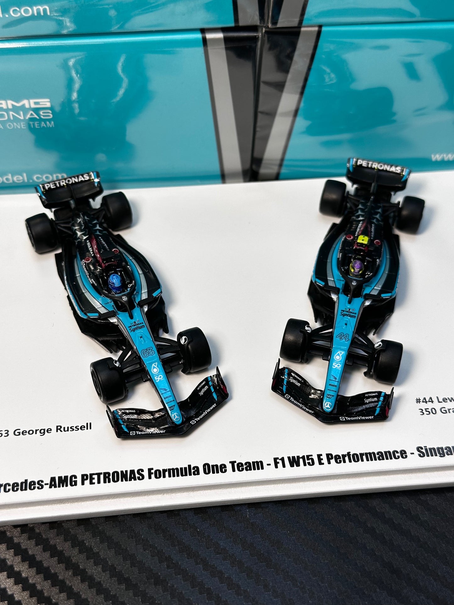 [In-Stock] Spark 1:64 Mercedes-AMG F1 2024 W15 Singapore GP Car Set