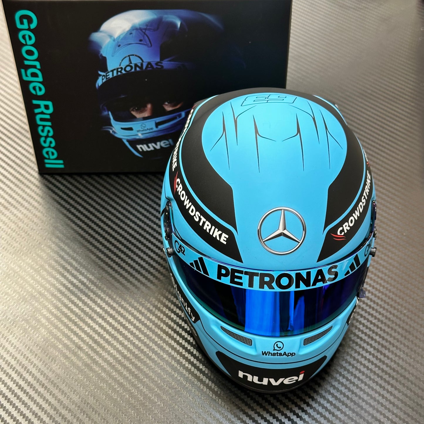[Pre-Order] Bell 1:2 Mercedes-AMG F1 2025 George Russell Helmet