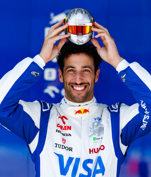 [Pre-Order] VisaCashApp RB 2024 Daniel Ricciardo Season Helmet 1:2