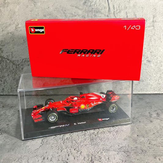 Scuderia Ferrari - SF71H (2018) 1:43 with Driver’s Helmet | Showcase