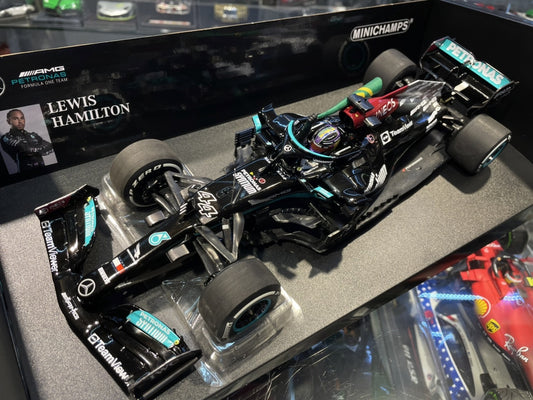 [PRE-ORDER] Minichamps 1/18 F1 (2021) Mercedes-AMG W12 Lewis Hamilton Brazilian Grand Prix with Flag