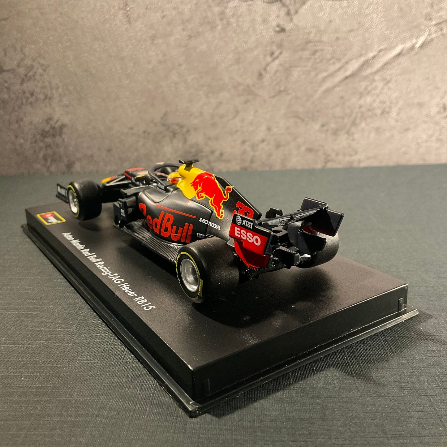Red Bull Racing - RB15 (2019) 1:43 with Driver’s Helmet | Showcase