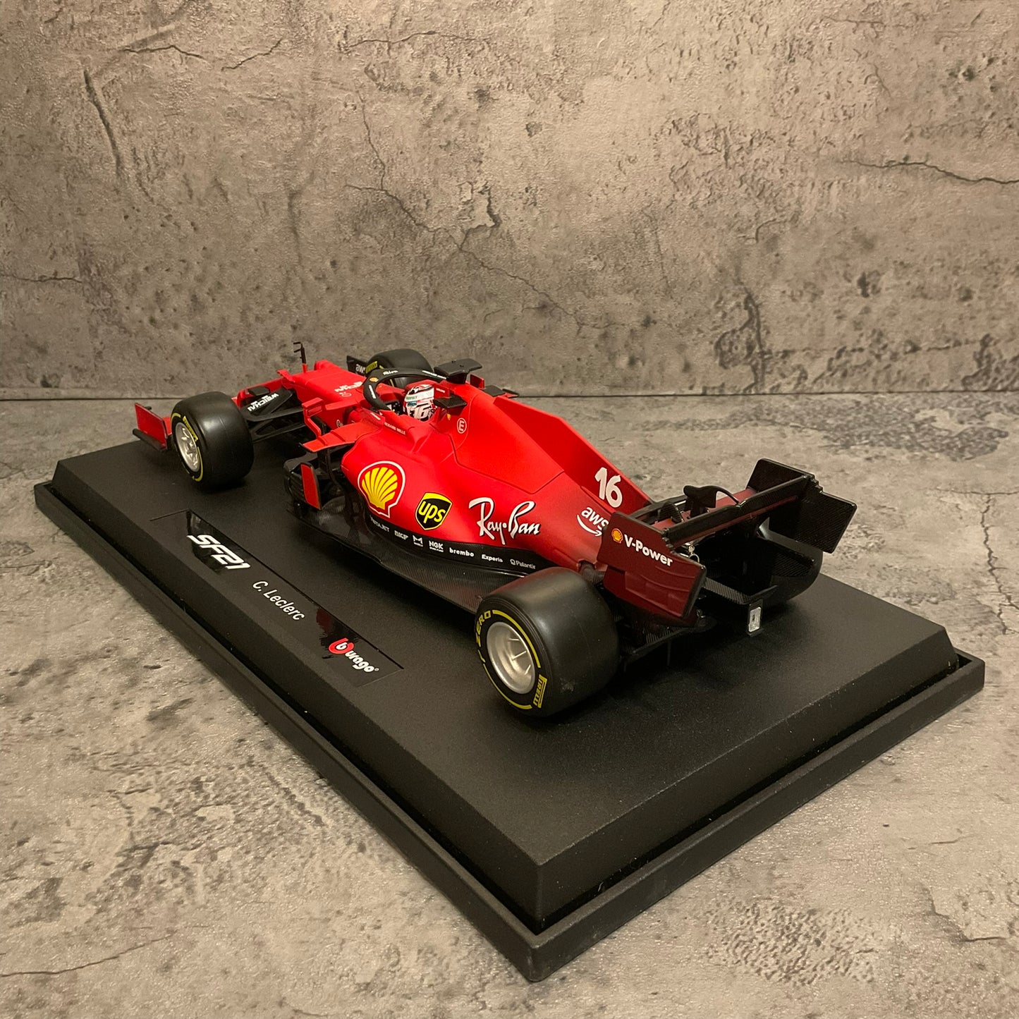 Scuderia Ferrari - SF21 (2021) 1:18 with Driver’s Helmet | Paper Box