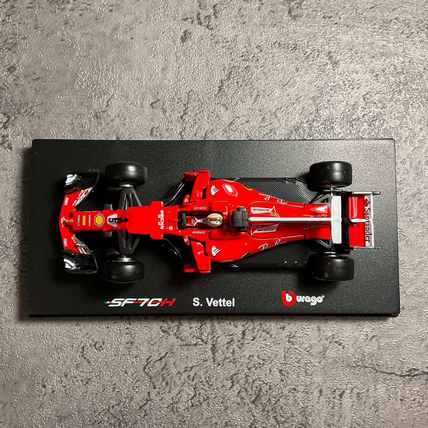 Scuderia Ferrari - SF70H (2017) 1:43 with Driver’s Helmet | Showcase