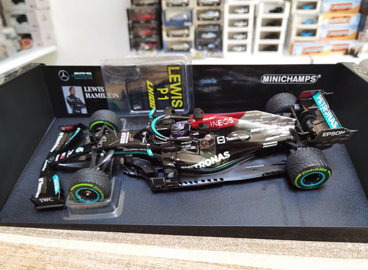 [PRE-ORDER] Minichamps 1:18 F1 (2021) Mercedes-AMG W12 Lewis Hamilton Russian Grand Prix with 100-Win Pit Board