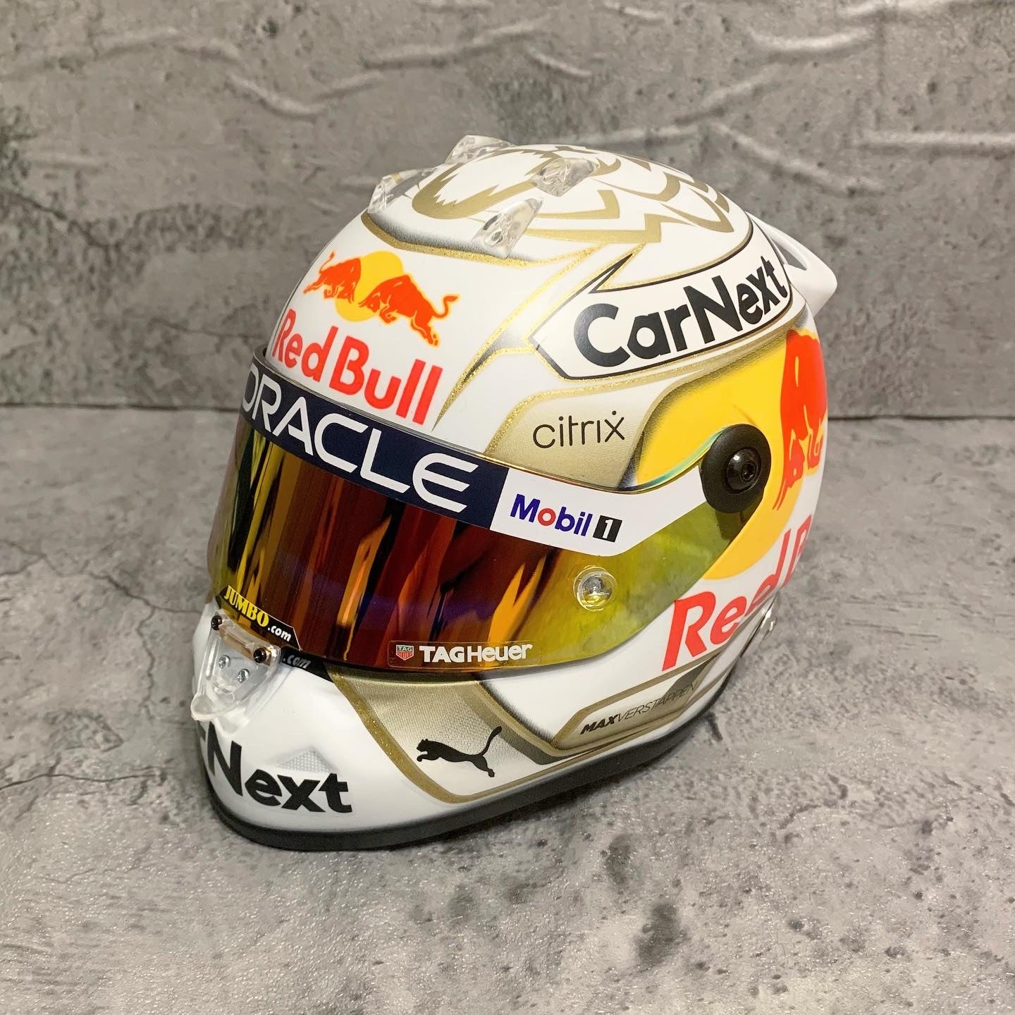 [Pre-Order] Oracle Red Bull Racing Max Verstappen 1:2 Helmet 2022