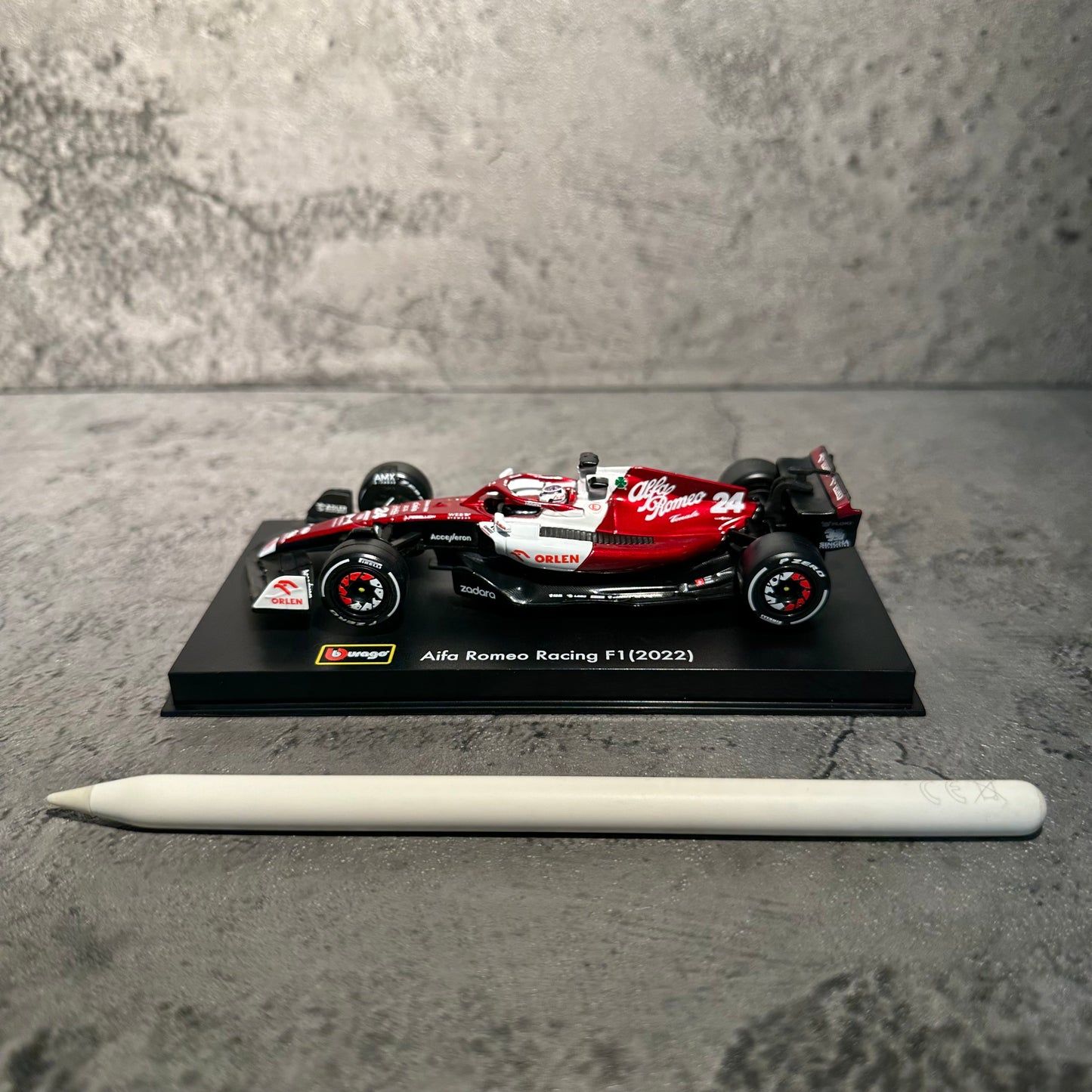 Alfa Romeo - C42 (2022) 1/43 with Driver's Helmet & Showcase