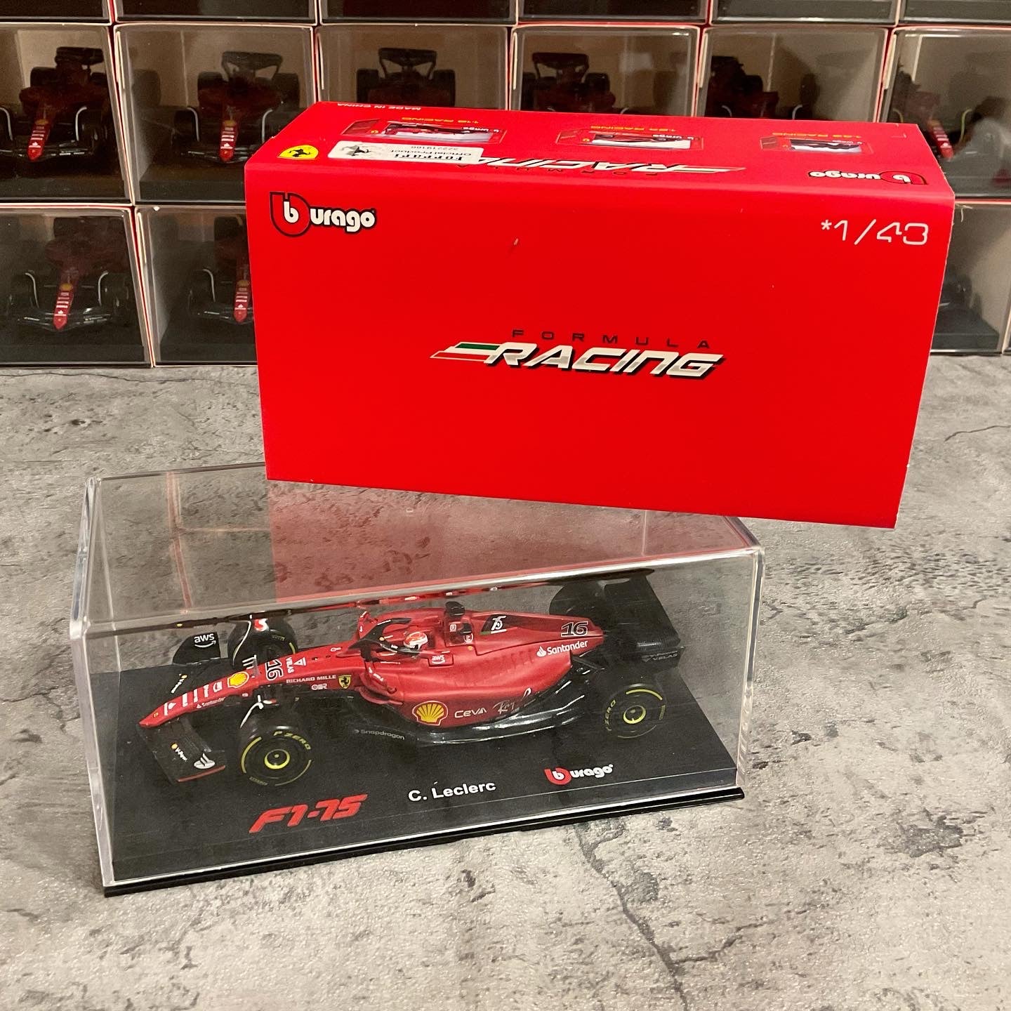 Scuderia Ferrari — F1-75 (2022) 1:43 with Driver’s Helmet & Showcase