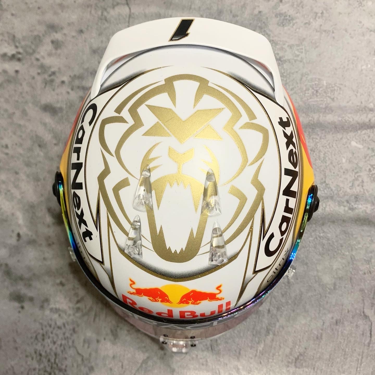 [Pre-Order] Oracle Red Bull Racing Max Verstappen 1:2 Helmet 2022
