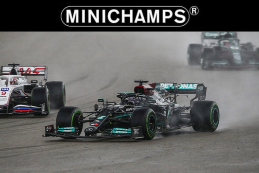 [PRE-ORDER] Minichamps 1/18 F1 (2021) Mercedes-AMG W12 Lewis Hamilton Russian Grand Prix with 100-Win Pit Board